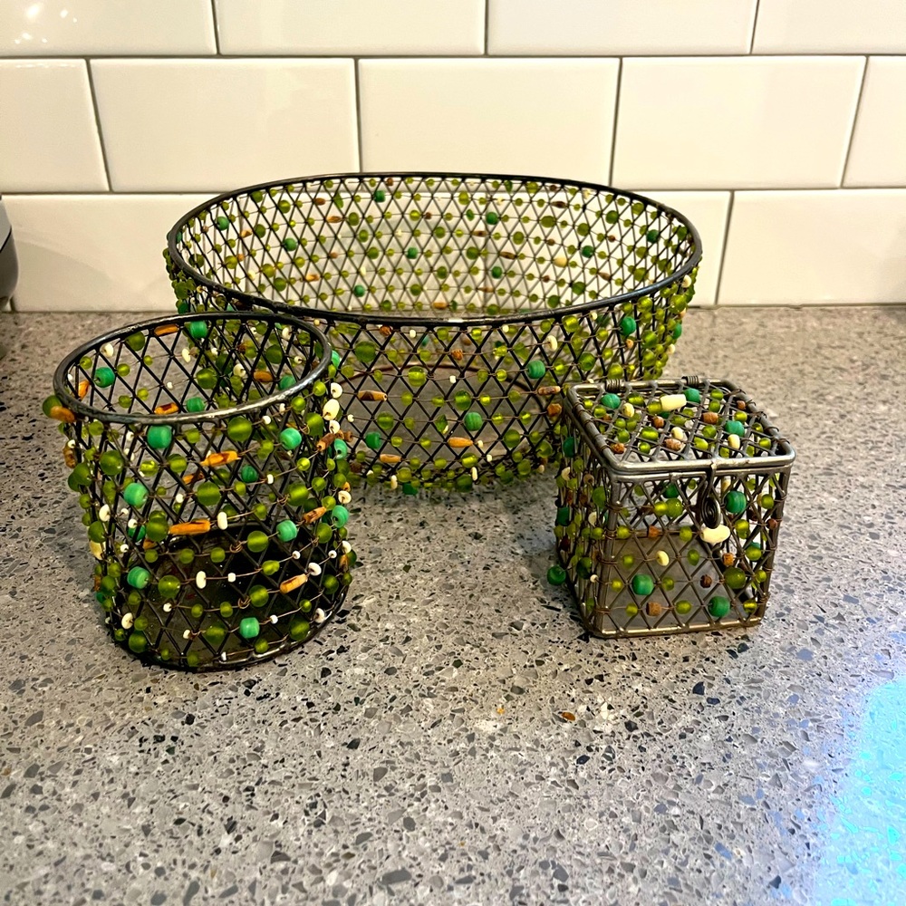 Beaded bowl, pencil holder, accessories
